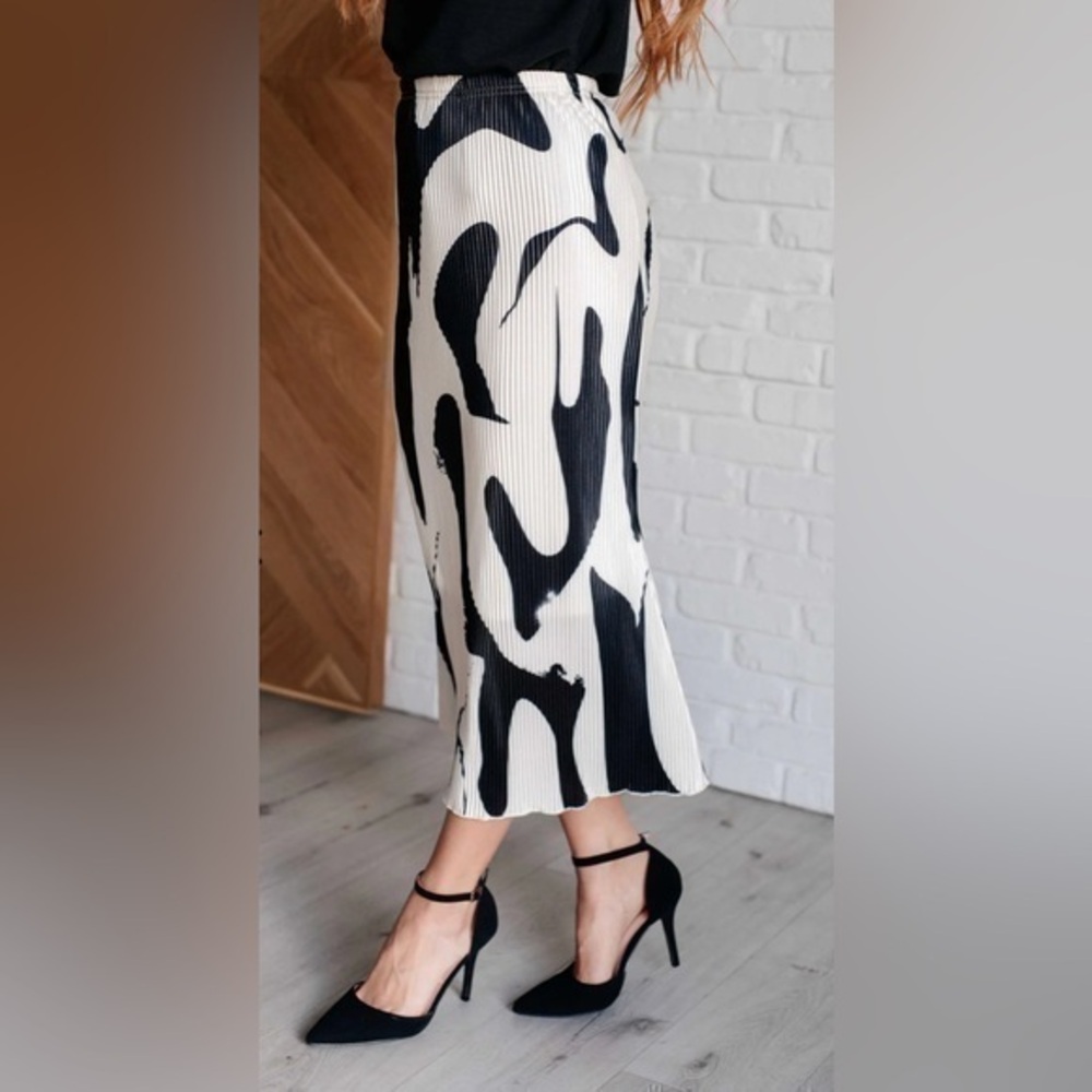 New SHEIN Abstract Modern Midi Skirt
